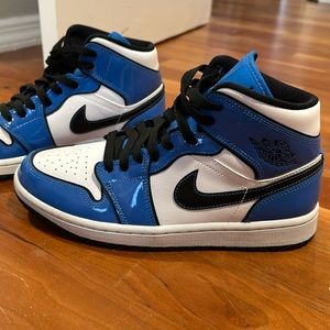2021 Air Jordan 1 Mid SE ‘Signal Blue’